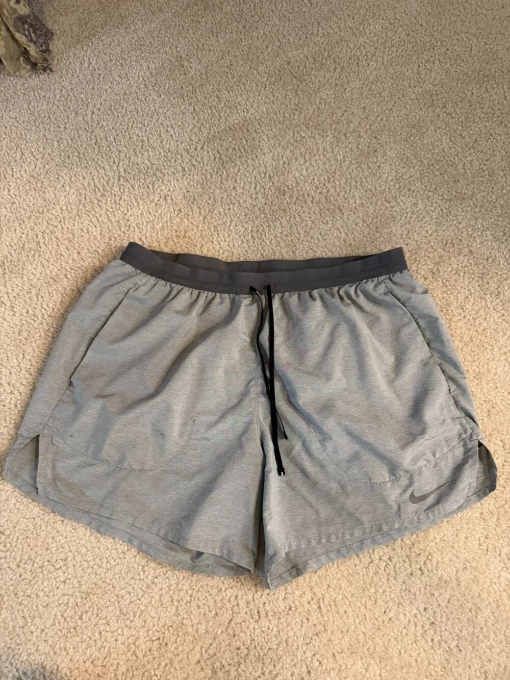 Nike Dri-FIT Women’s Gray Running Shorts 5” Lined Zip Pocket - size Large
